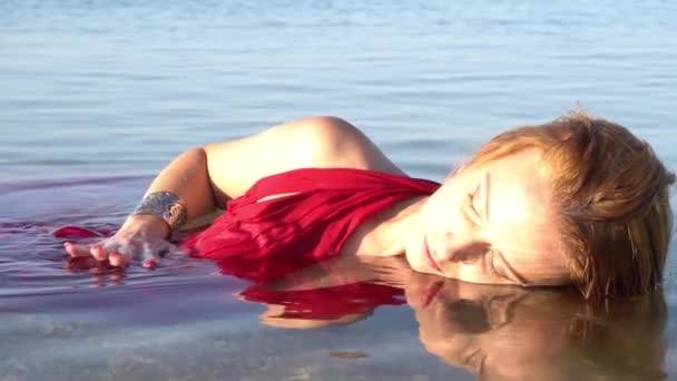 Slow Motion Sexy Woman Laying Ocean — Stock videók