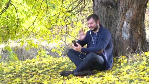 Slow Motion Handsome Bearded Man Suit Talking Phone Outdoors — Vídeos de Stock