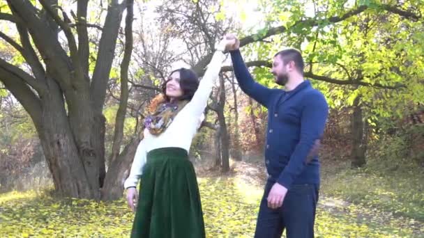 Slow Motion Couple Dancing Beautiful Autumn Park — Stockvideo