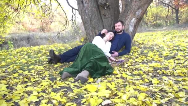 Slow Motion Young Couple Love Having Some Autumn Fun — Video