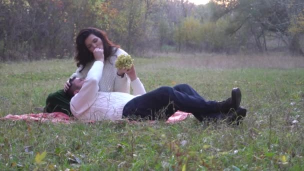 Romantic Young Couple Enjoys Wonderful Autumn Day Having Rest Blanket — Stockvideo