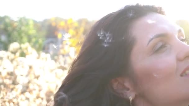 Портрет Жінки Полі Будяком — стокове відео
