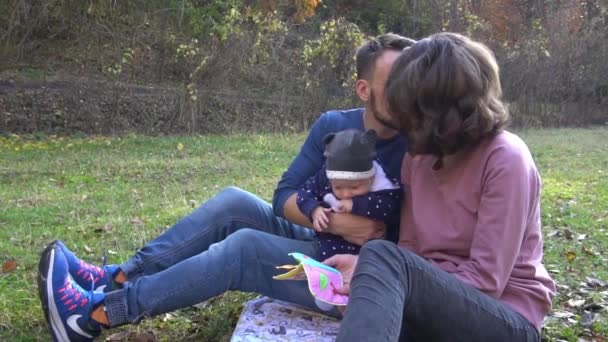 Slow Motion Young Couple Baby Boy Picnic Autumn Park — Stockvideo