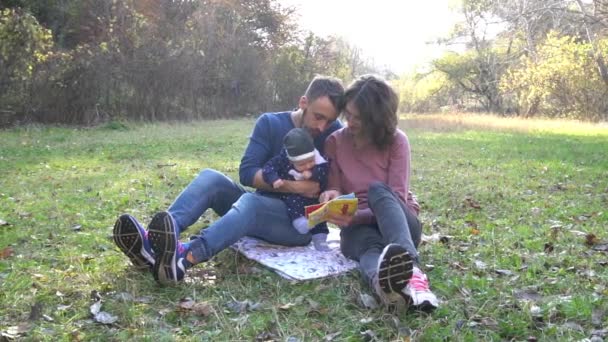 Slow Motion Young Family Little Son Autumn Park — Stockvideo
