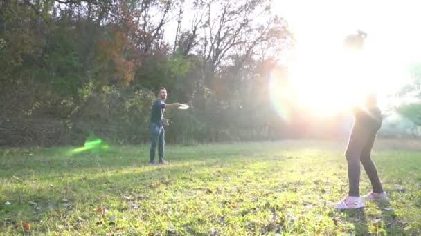 Slow Motion Fashion Man Playing Frisbee Park — Video