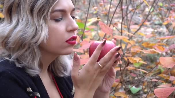 Woman Apple Outdoors Autumn Park — Vídeo de Stock