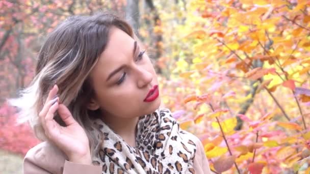 Slow Motion Beautiful Young Happy Girl Bright Red Yellow Autumn — Video Stock