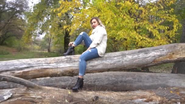 Slow Motion Young Blonde Girl Happiness Autumn Park — Stock video