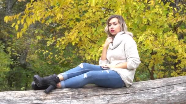 Slow Motion Beautiful Girl Walking Outdoors Autumn — Video Stock