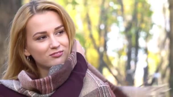 Young Beautiful Woman Autumn Background Attractive Female Portrait — Vídeo de Stock