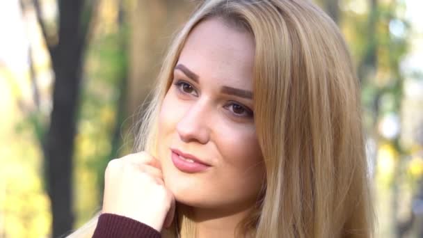 Slow Motion Beautiful Young Woman Outdoor Portrait — Stok video