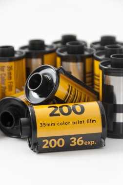 Beyaz arka plan üzerinde film 35 mm.