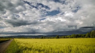 Almanya üzerinde..... Timelapse hareketli Stormclouds