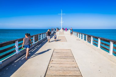 Bir Port Elizabeth beach sahildeki insanlara bakmak