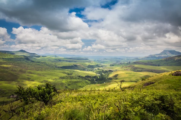 Yolda Drakensberg için — Stok fotoğraf