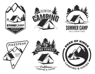 Vintage kamp ve açık macera logosu seti.