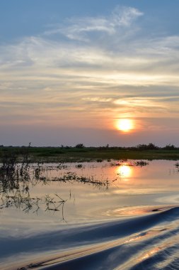 Yaz aylarında Tonle Sap Gölü, Cambodia on Sunset