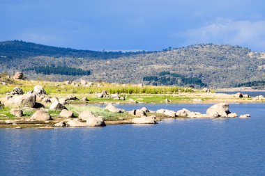 Göl Jindabyne suların çekildiği kıyı Avustralya