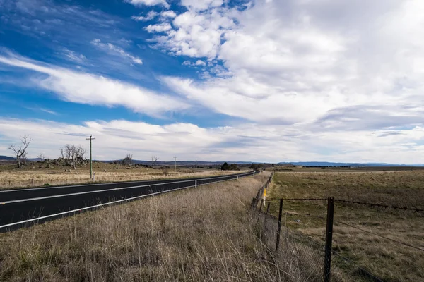 Paese strada principale dissolvenza in lontananza — Foto Stock