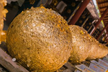 Tapınak Loknimit veya Altın Küre