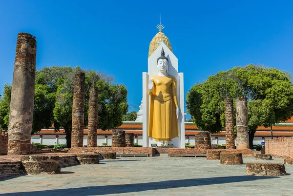 Groot Boeddhabeeld bij Wat muang, Thailand — Stockfoto