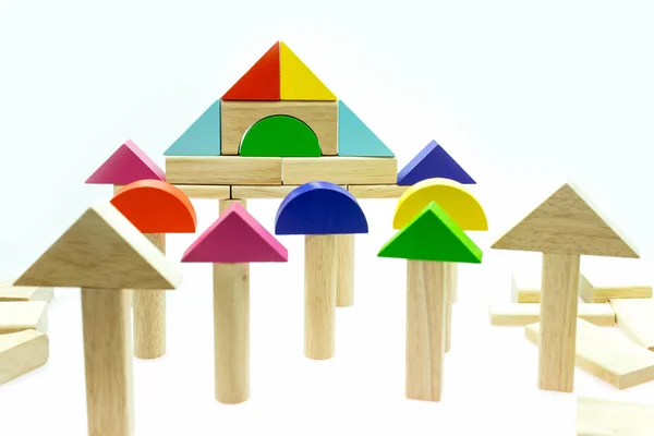 Blocos de madeira de brinquedo, edifício multicolor — Fotografia de Stock