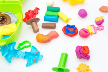 çok renkli oyun hamuru 