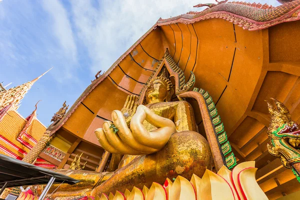 Templo em kanchanaburi na Tailândia — Fotografia de Stock