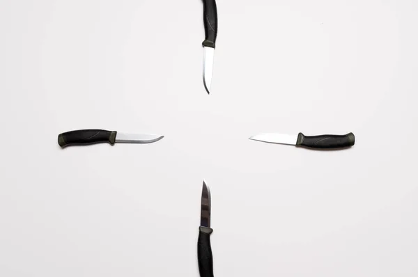 Nůže Tvaru Terče Několik Nožů Šedém Pozadí Cíl Nožů Top — Stock fotografie