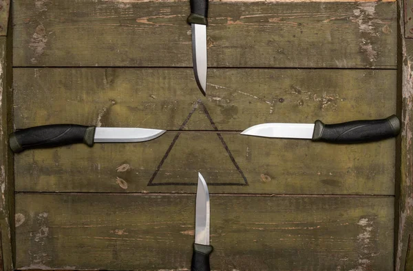 Kilka Noży Skierowanych Środek Ostre Noże Lecące Środka — Zdjęcie stockowe