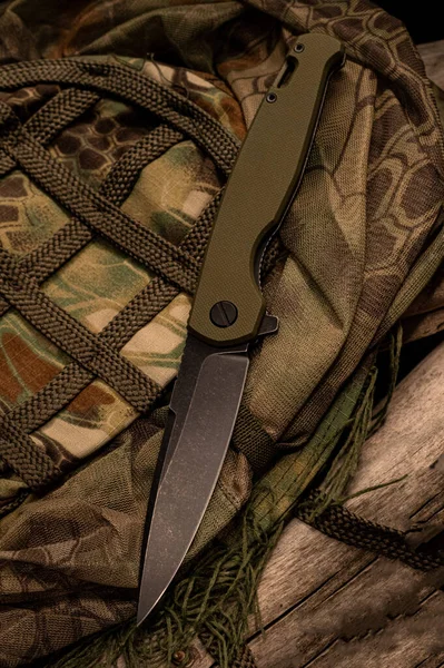 Couteau Couché Sur Uniforme Militaire Couteau Vêtements Camouflage Déguisement Cadre — Photo