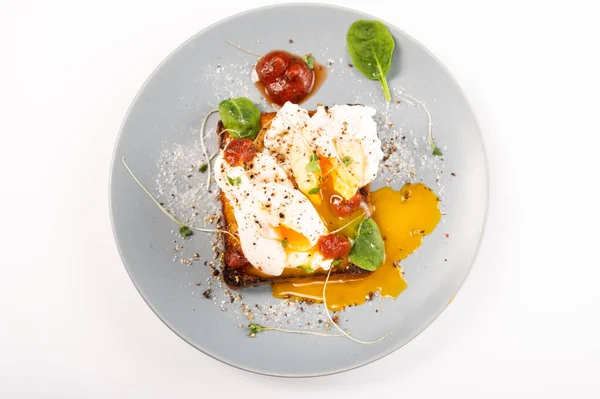 Serving Poached Eggs Toast Dish Poached Eggs Herbs — Stock Photo, Image