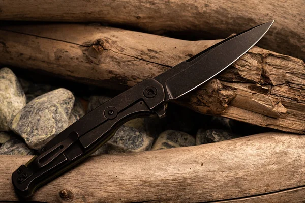Die Rückseite des Taschenmessers. Penknife mit Clip für Carryng. — Stockfoto
