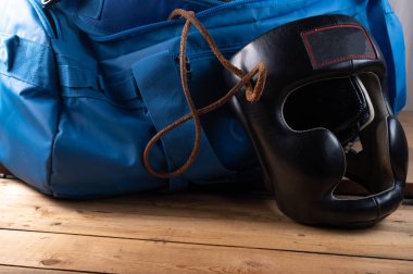 Boks koruyucu maskesi. Çarpışma koruyucu maskesi. Savaşçılar için koruyucu kask. Boks antrenman kaskı. Miğfer, ip atlama ve spor çantası..