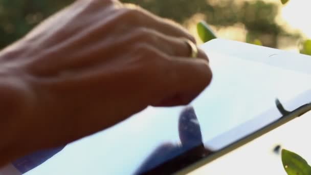 Close up Man using digital tablet,HD video. — Stock Video