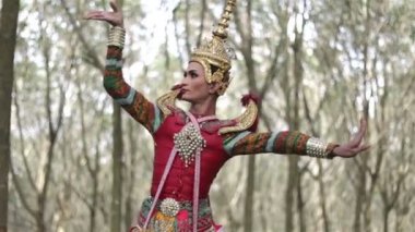 Yüce Tay maskesi veya Khon dans drama Tay tarzında.
