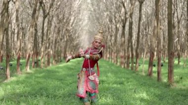 Yüce Tay maskesi veya Khon dans drama Tay tarzında.