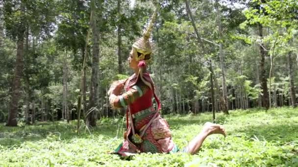 Верховний тайський маску або Кхонкен танцювальної драми тайському стилі. — стокове відео