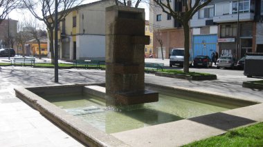 Sokaktaki modern çeşme..