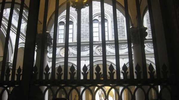 Interno Una Cattedrale Illuminata — Foto Stock