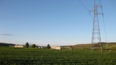 Baharda manzara ve ekilmiş tarlalar.