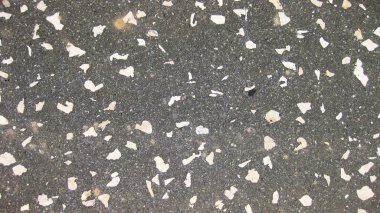 Beyaz kaldırım taşlarıyla gri arkaplan.