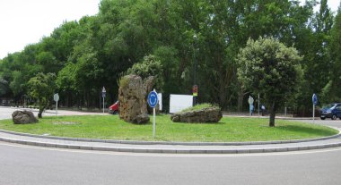 Burgos, İspanya 'da modern binalı sokaklar.