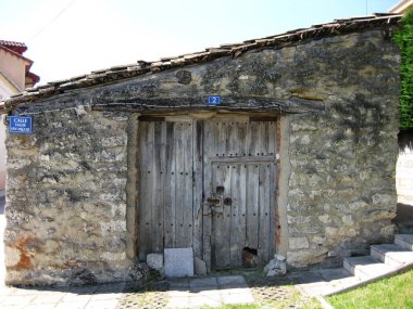Eski taş ev kapısı..