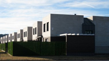 Modern tek aile evleri.