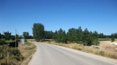 Yolları olan tarlalar.