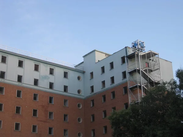 Old Building Being Demolished — Stock Photo, Image