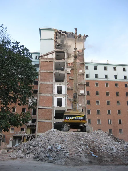 Edificio Viejo Siendo Demolido —  Fotos de Stock