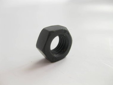 Beyaz arkaplanda fındık.