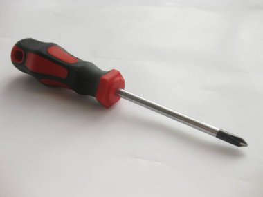 Beyaz arkaplanda tornavida